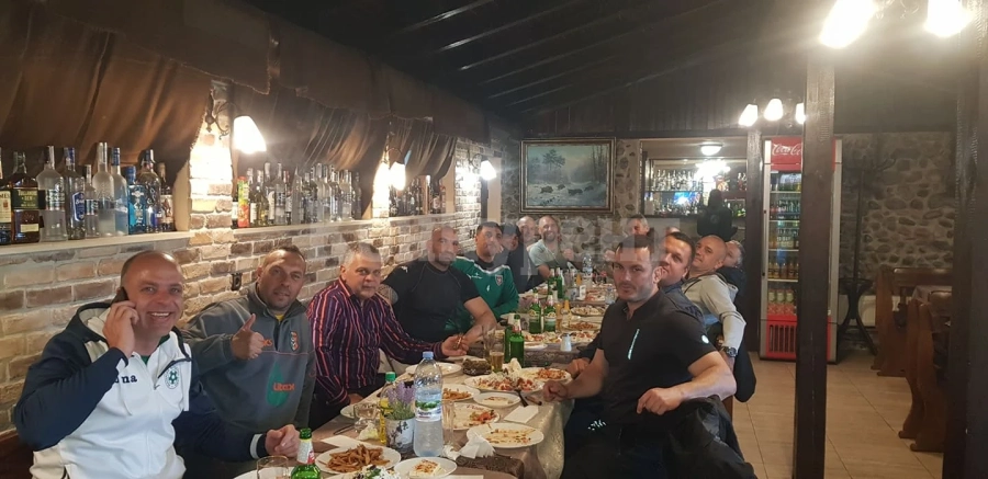 Звездният тим празнува и бистри тактиката за полуфинала и финала