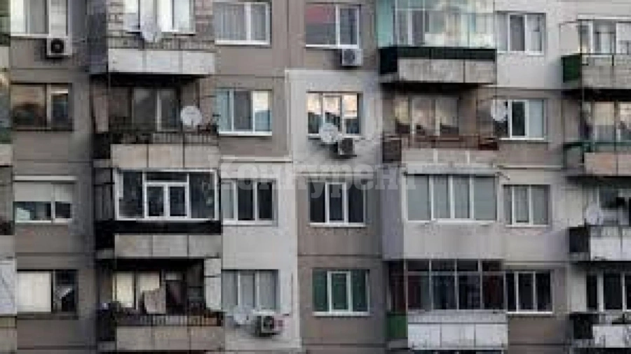 Луд с нож тормози хората в столичен квартал 