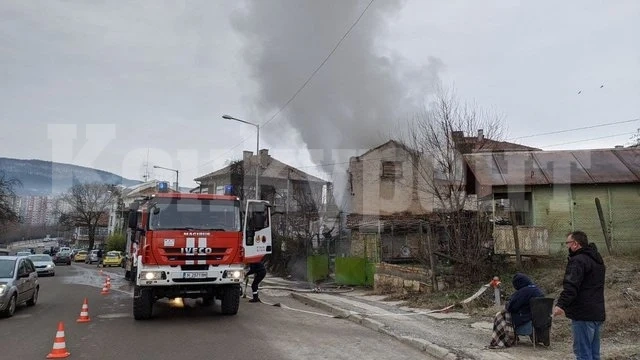 Тежко дежурство за видинските огнеборци, гасиха 7 пожара