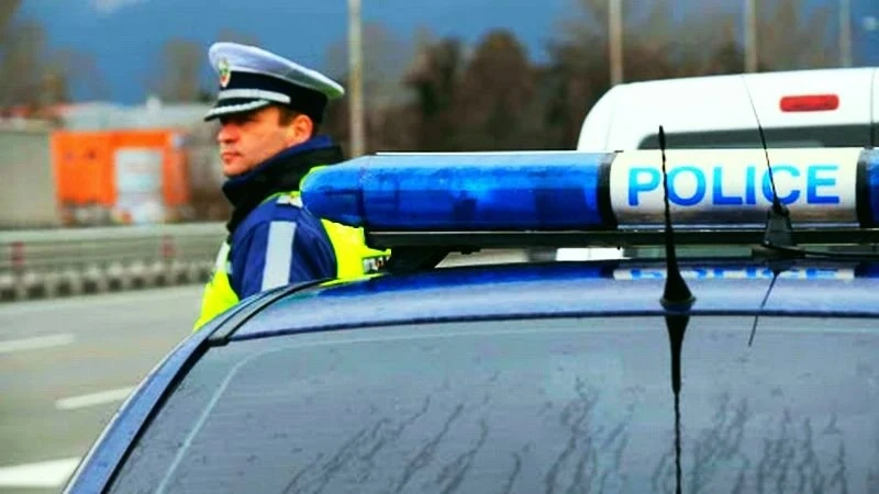 Тийнейджър си спретна гонка с полицаи