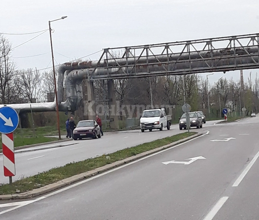 Камион и лека кола се удариха на възлово кръстовище във Враца