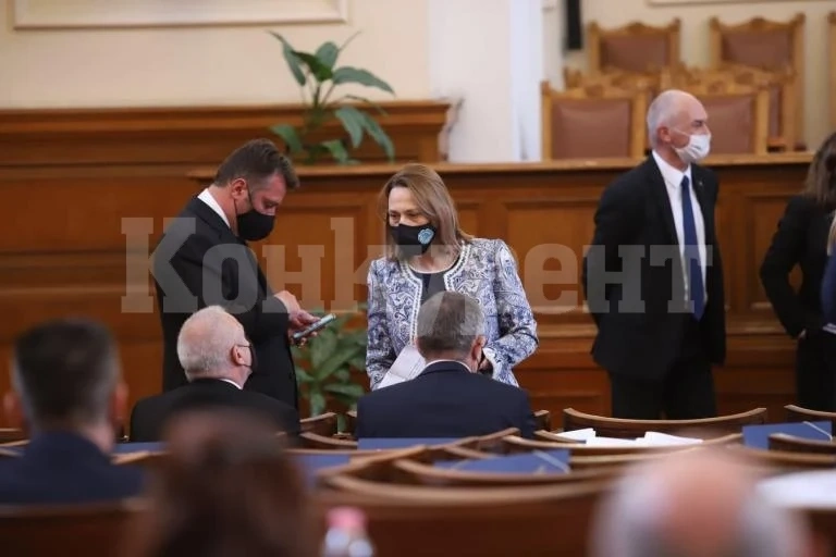 Ива Митева е новият парламентарен шеф, избраха и заместниците й