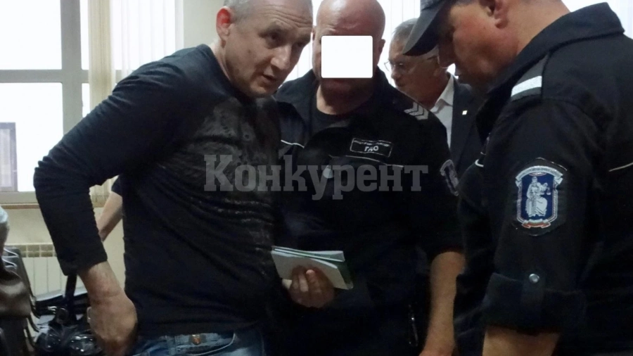Съдът оправда починал българин за разстрел на митничар