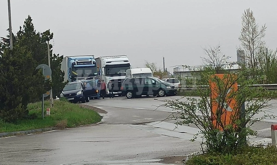 Безумна катастрофа между Враца и Мездра по чудо се размина без жертви