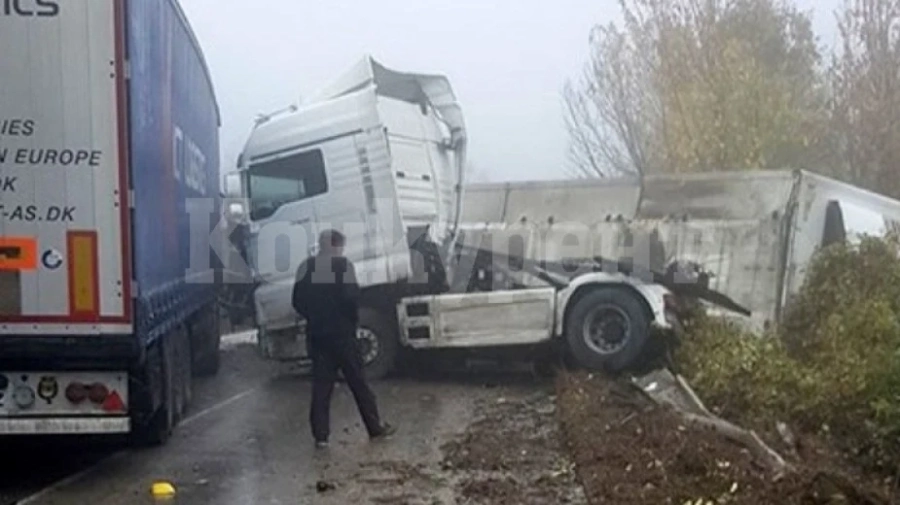 Жестока катастрофа между два ТИР-а във Видинско прати двама в болница