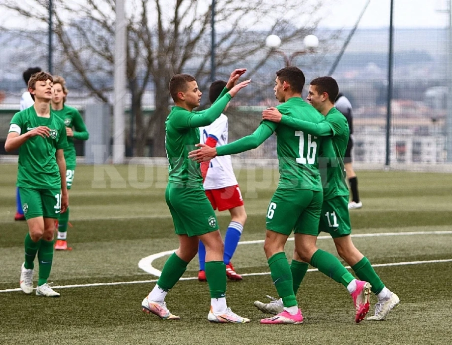 Магическо трио от ДЮШ на Ботев върши подвизи за U14 в Разград