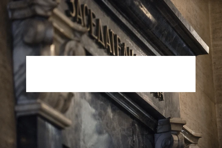 Оставиха в ареста трима, обвинени за грабеж над възрастна жена в с. Тишевица