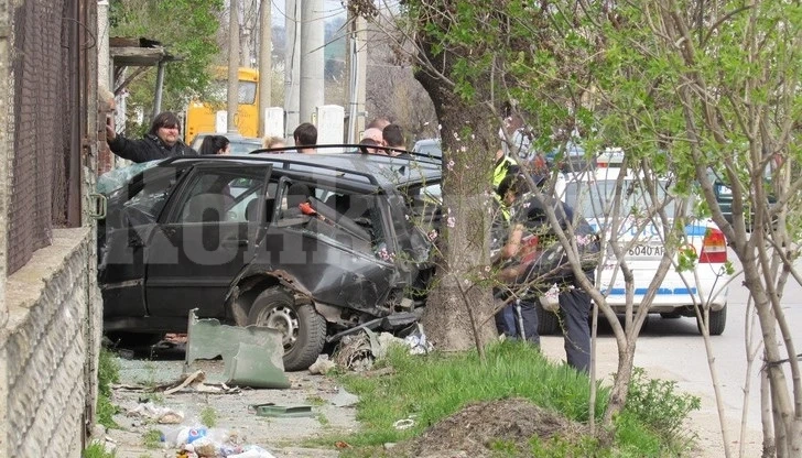 Пиян шофьор с 3,25 промила алкохол се заби в ограда