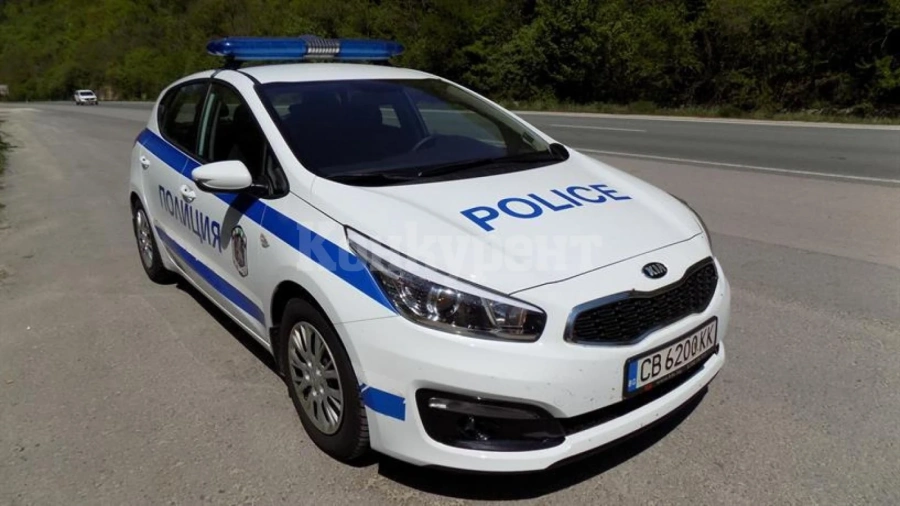 Дядо се метна с колата си в река