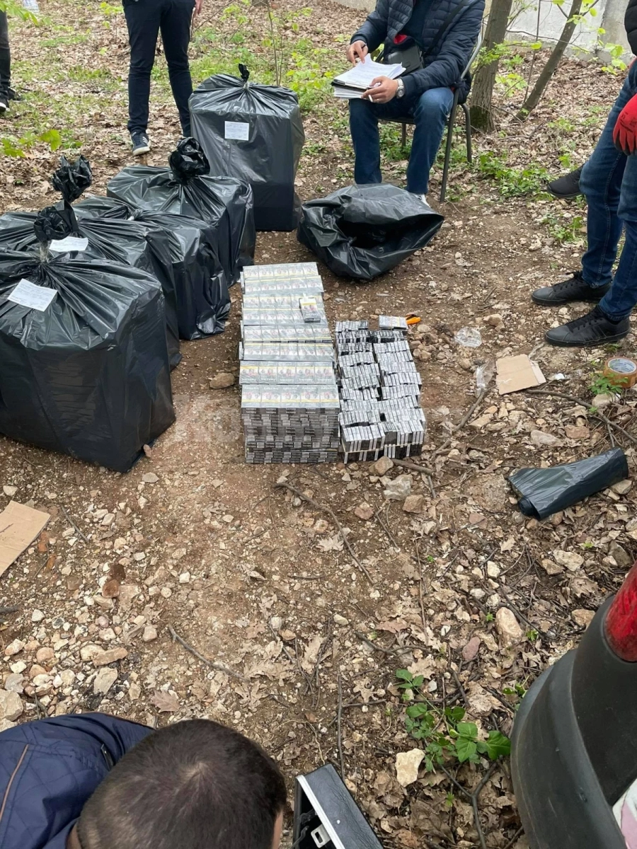 Удар на полицията! Иззеха огромно количество контрабандни цигари СНИМКИ
