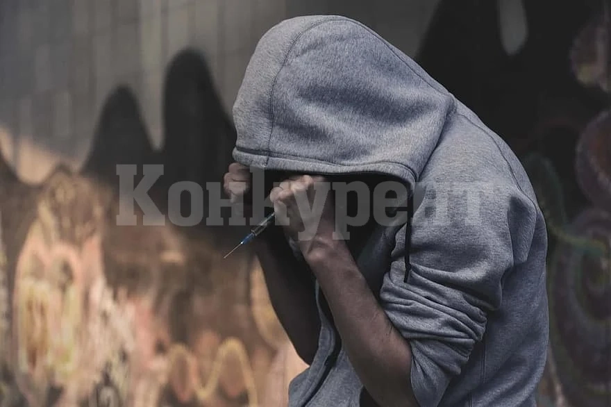16-годишен наркоман се нахвърли на стара жена посред бял ден