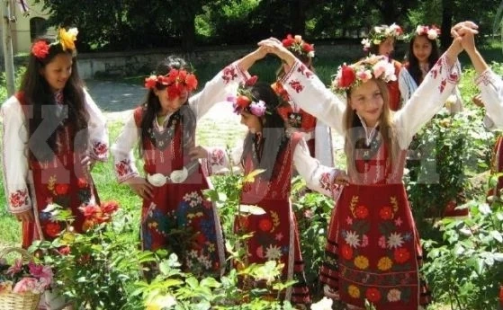 Страхотен български празник! Ето какви поверия задължително се спазват и кои имена черпят