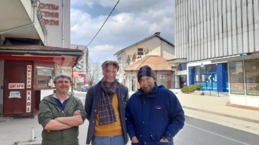 Художници-наивисти изрисуваха стена в Белоградчик
