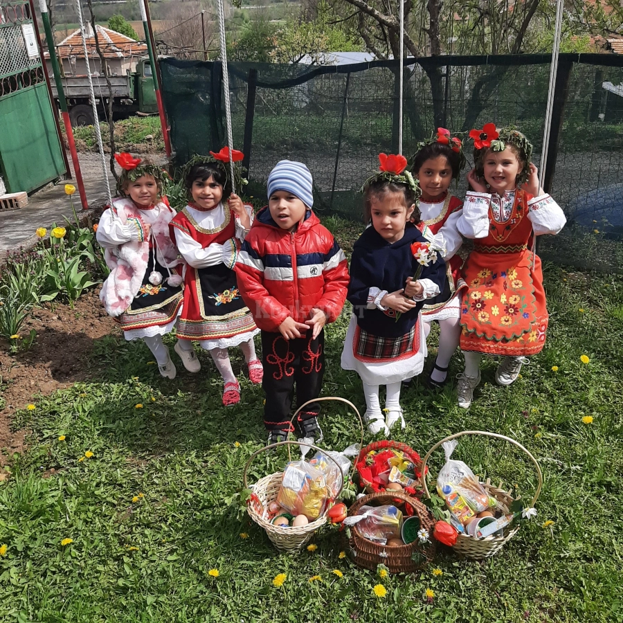Децата на Моравица лазаруваха за здраве, благополучие и берекет