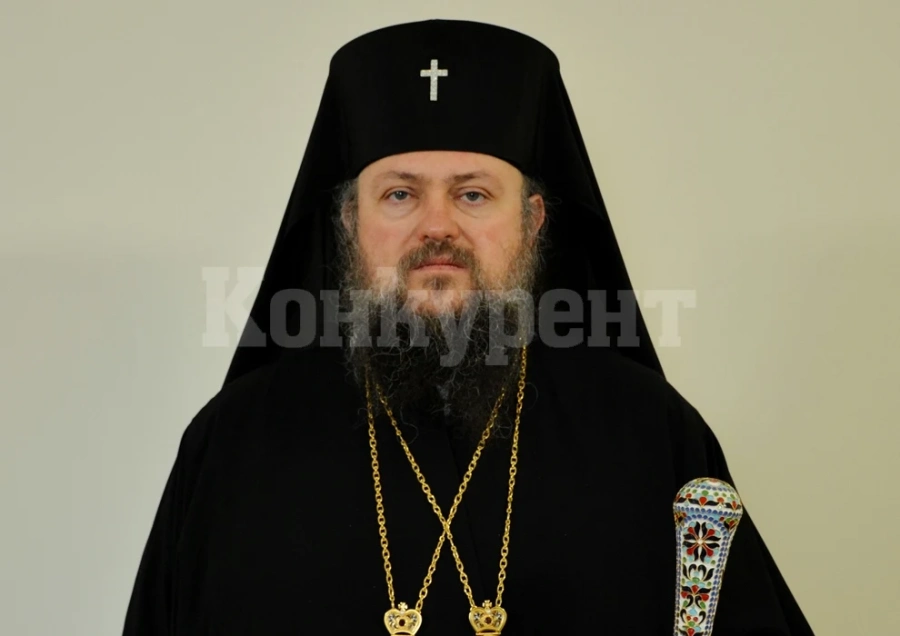 Врачанският митрополит Григорий носи благодатния огън от Йерусалим