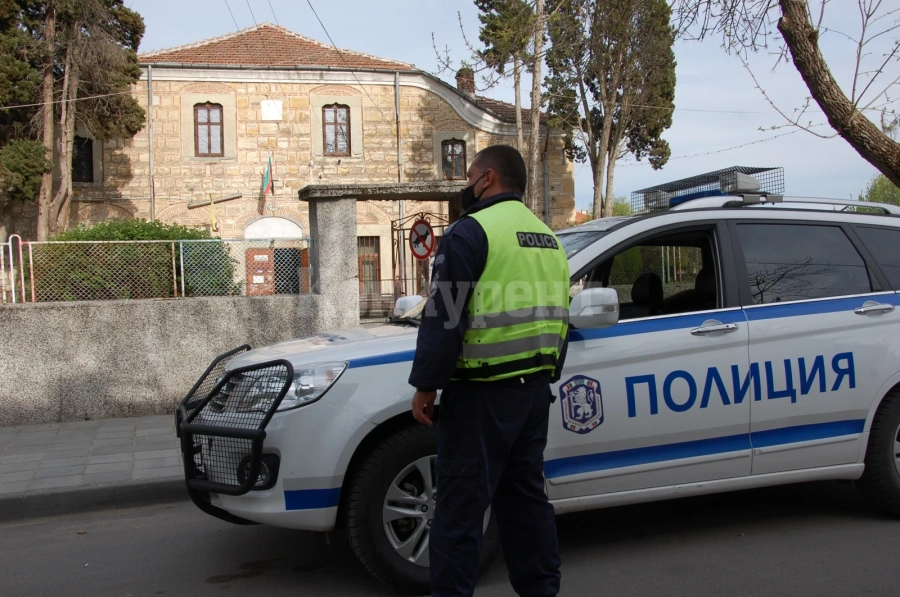 Полиция завардва пътища и черкви по празниците