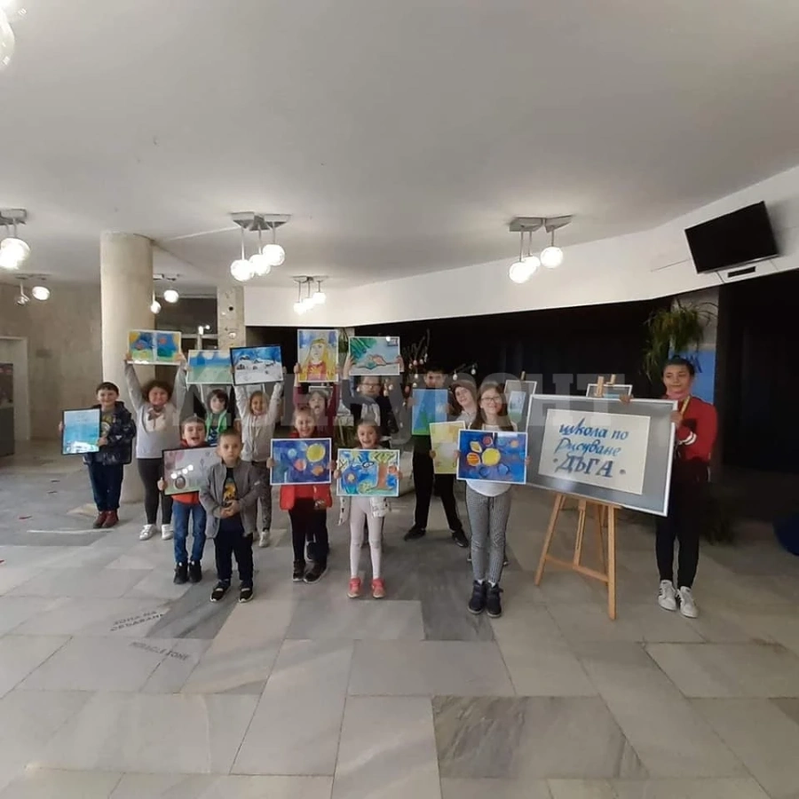 Младежки дом- Враца с великденски подарък за Ковид -отделението в тубдиспансера 