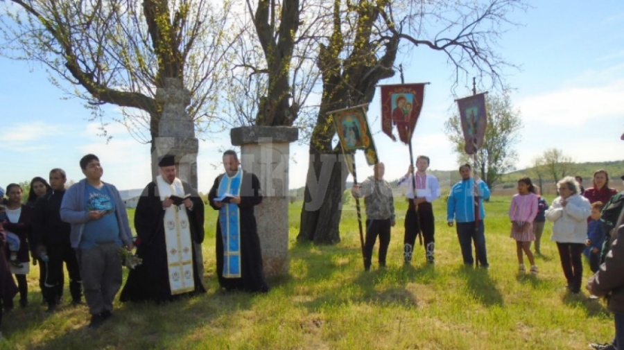 Литийното шествие „По кръсти“ в Ново село