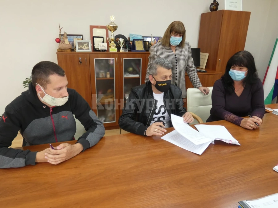 Кметът на Лом подписа два договора за подпомагане на земеделски производители
