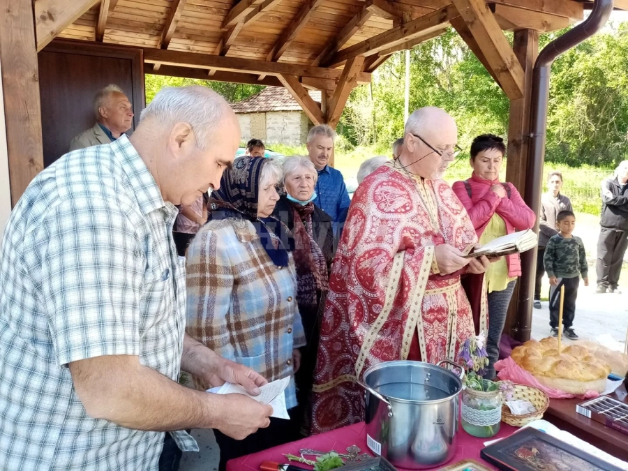 Храмов празник събра заедно хората в село Войници