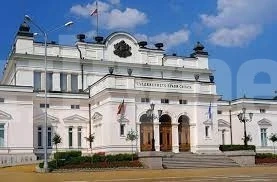 Скандали и обвинения срещу властта в Комисията по ревизията