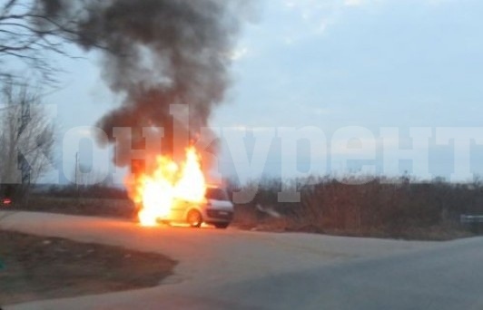 Кола пламна в движение край Ружинци