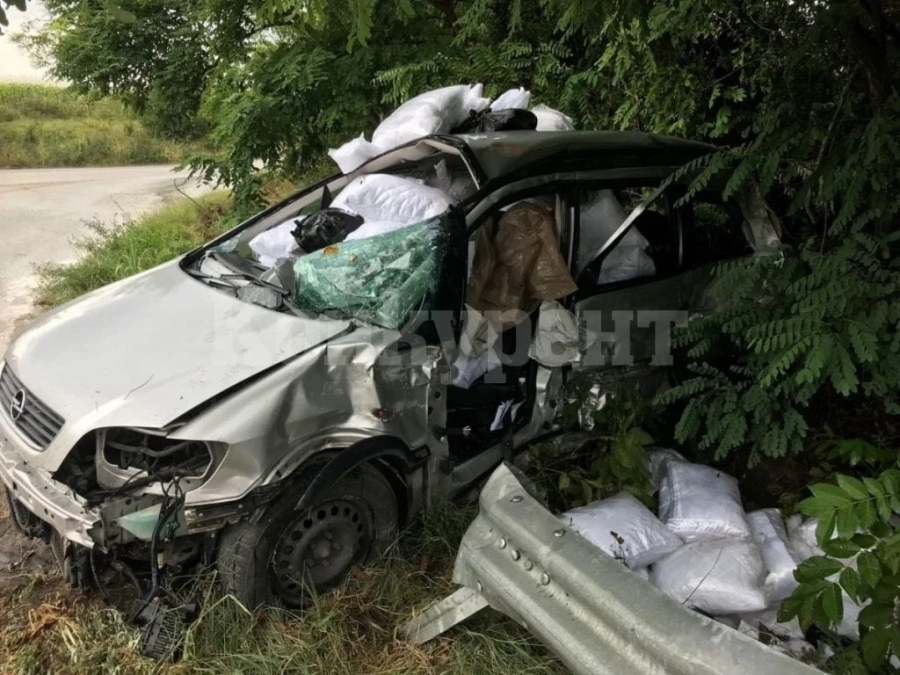 Мъртво пиян спретна зрелищна катастрофа край Паволче, жена е в болница