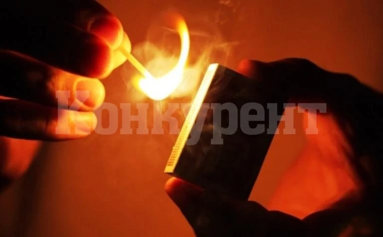 Огнена вендета! Мъж запали бала слама пред дома на жена във Врачанско 