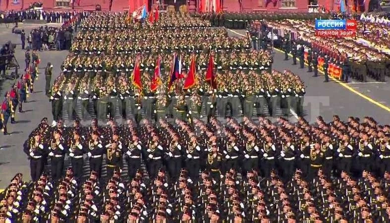 С традиционния военен парад Русия отбеляза Деня на победата