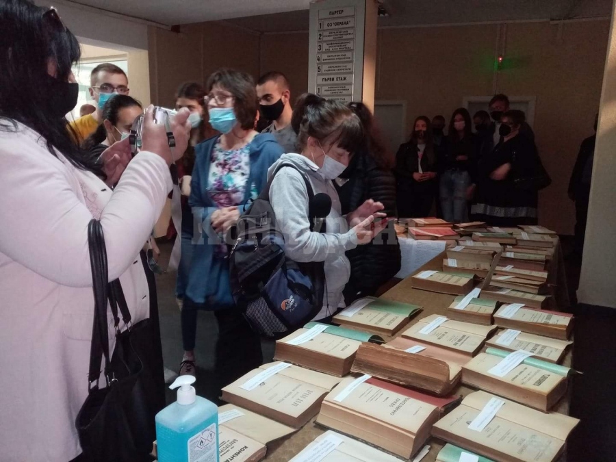 45 юридически книги от 19 и началото на ХХ век са подредени в окръжен съд – Монтана