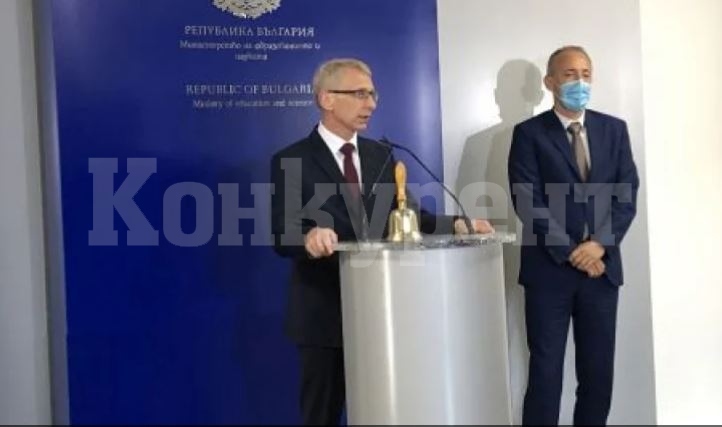 Служебният министър на образованието с изключително важна новина за учениците!
