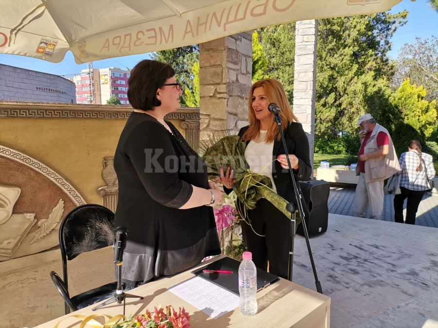 Светла Дамяновска представи в Мездра най-новата си книга - „Слънчевата птица”