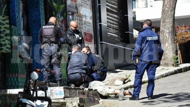 Ченгетата завардиха улица във Враца и заловиха дилър на кока и канабис