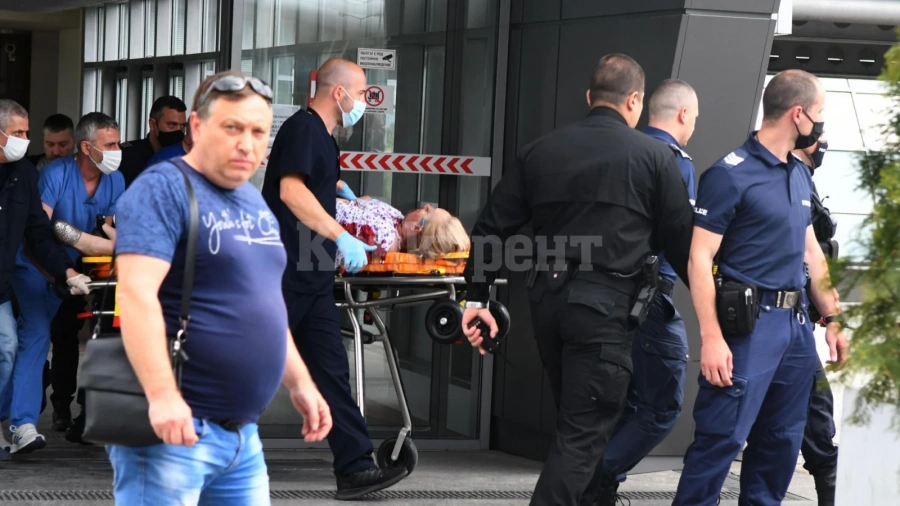 Остава тежко състоянието на жената, която беше простреляна в метрото
