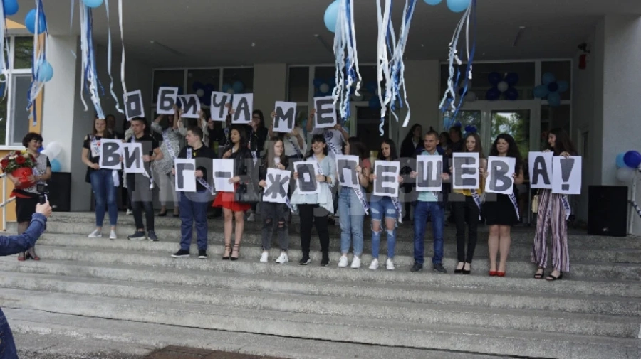 ПГ „Проф. д-р. Асен Златаров“ изпрати Випуск 2021 година