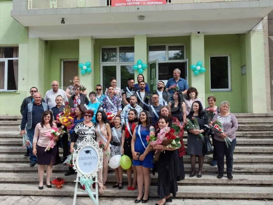 Изпратиха абитуриентите на гимназията в Борован СНИМКИ