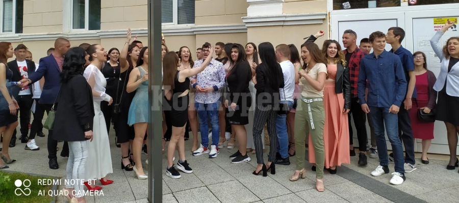 СУ „Козма Тричков“ изпрати абитуриентите си