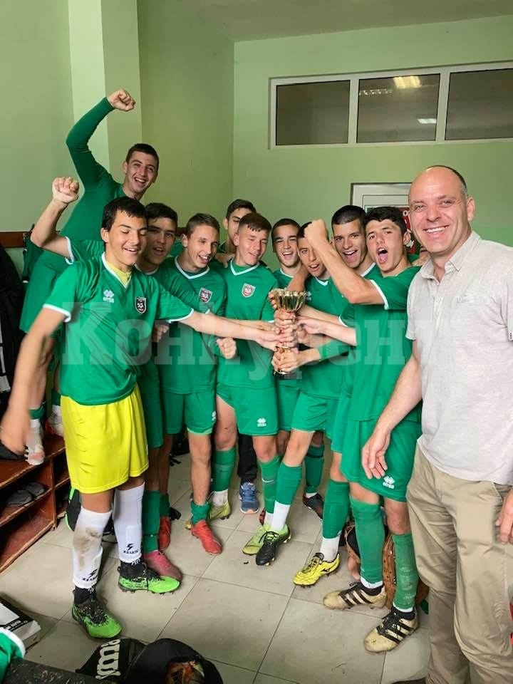 Първа купа за школата на Ботев, U17 триумфира кръг преди края