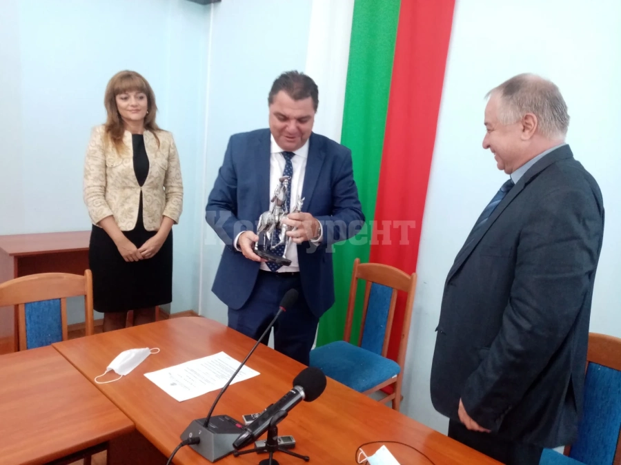 Новият губернатор на Монтана Валери Димитров пое кормилото, поканил го за поста лично премиерът Янев