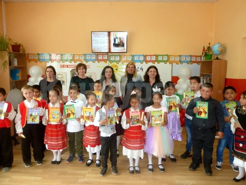 Кметът на община Борован подари книжки на първолаци