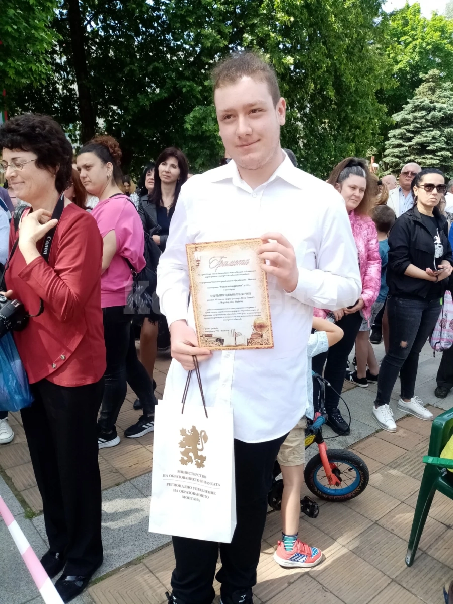 Цветелин Мечов от Медковец е ученикът на годината в област Монтана