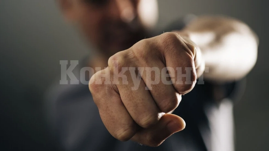 Пребиха жестоко мъж, задържаха трима от биячите