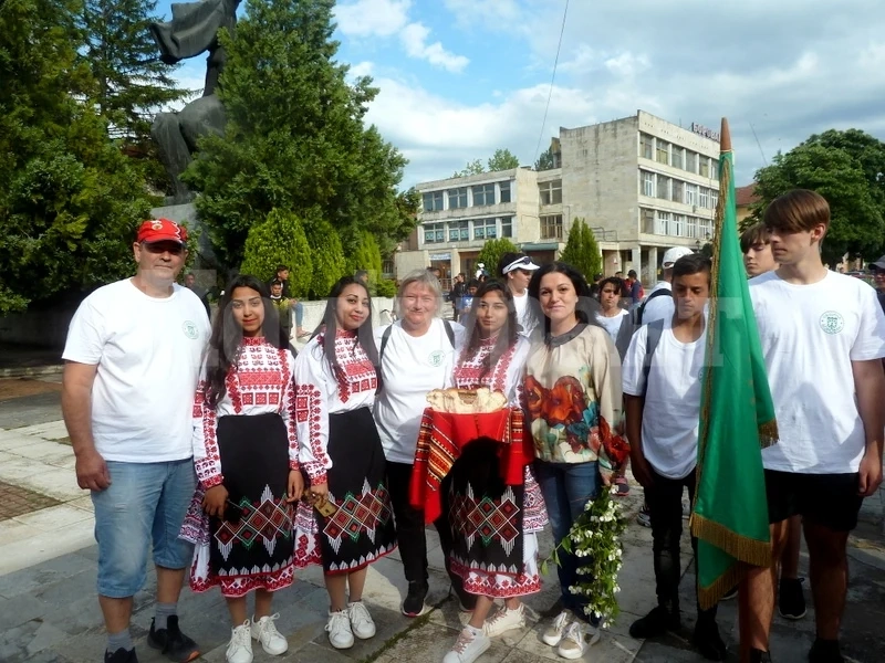 Кметът на Борован посрещна с хляб и сол походниците /СНИМКИ/