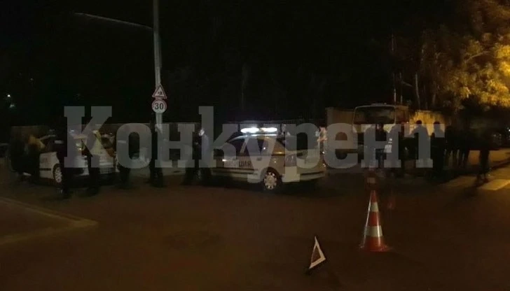 Алкохолът не прощава! Пиян удари паркирана кола в Мездра