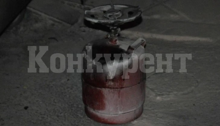 Горяща газова бутилка вдигна на крак огнеборци