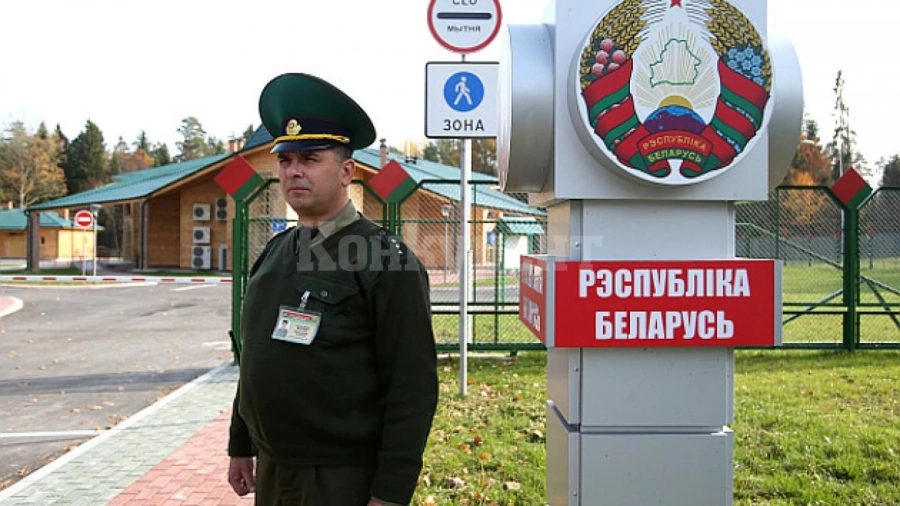 Беларус запечата границите си