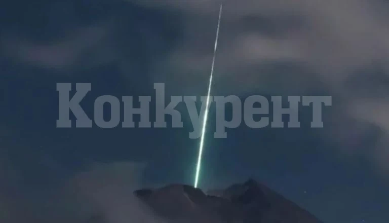Феномен: ВИДЕО запечата падането на метеорит в кратера на индонезийски вулкан
