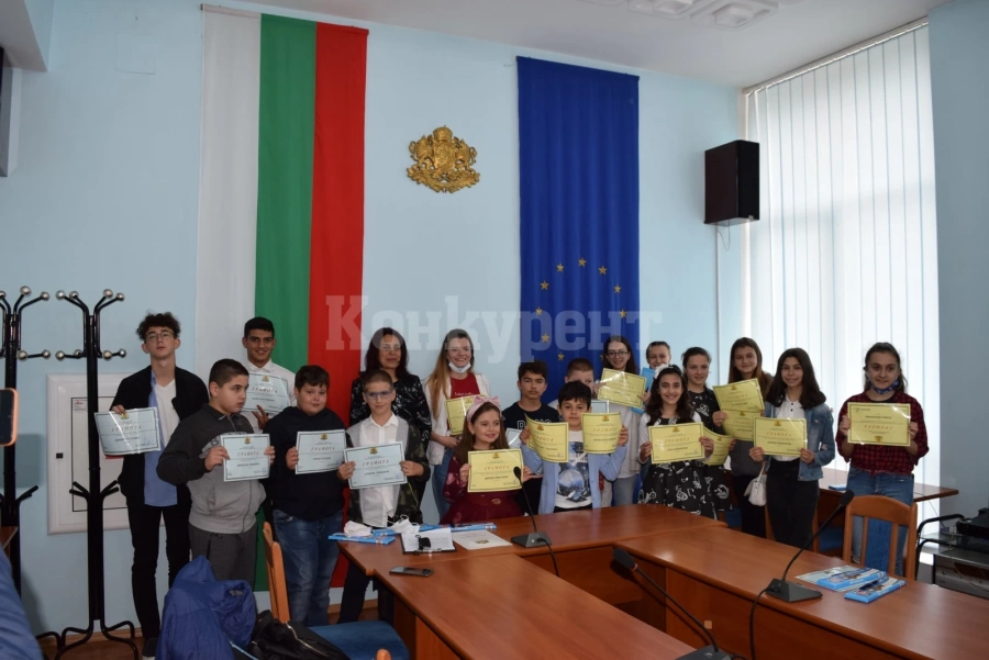 Наградиха талантливите деца на Монтана
