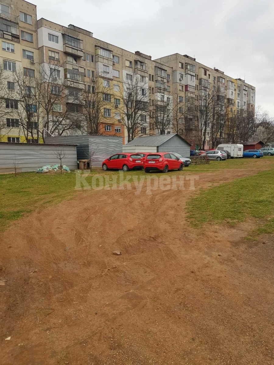 Прокуратурата във Враца разследва незаконни гаражи след публикация на „Конкурент\