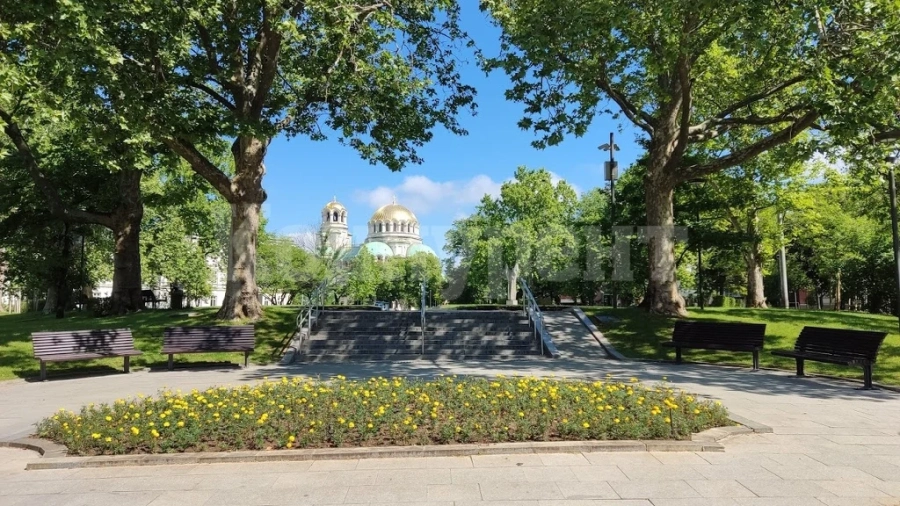 Предимно слънчево в петък